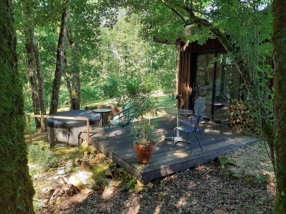 Le Gite De La Cabane De L'Oiseau Couze-et-Saint-Front Luaran gambar